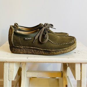 Vintage suede Clark’s wallabee style loafers